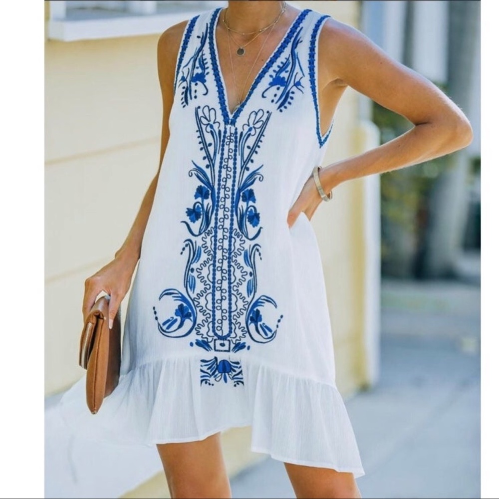 Dee Elly Path To Paradise Embroidered Shift Dress